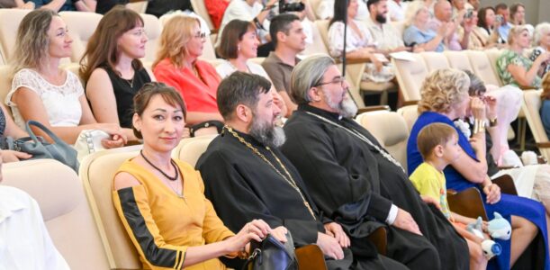 ДЕНЬ ЗНАНИЙ В «МОЯ ШКОЛА LS» — С МОЛИТВОЙ И БЛАГОСЛОВЕНИЕМ